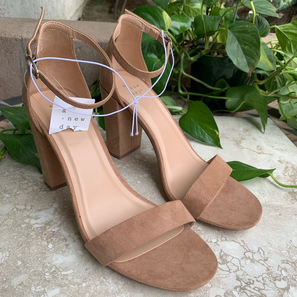 NWT a. new day Tan Strappy Block Heel Size 9.5